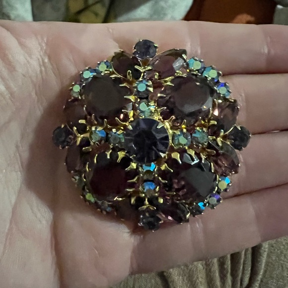 Juliana Brooch - Picture 2 of 4